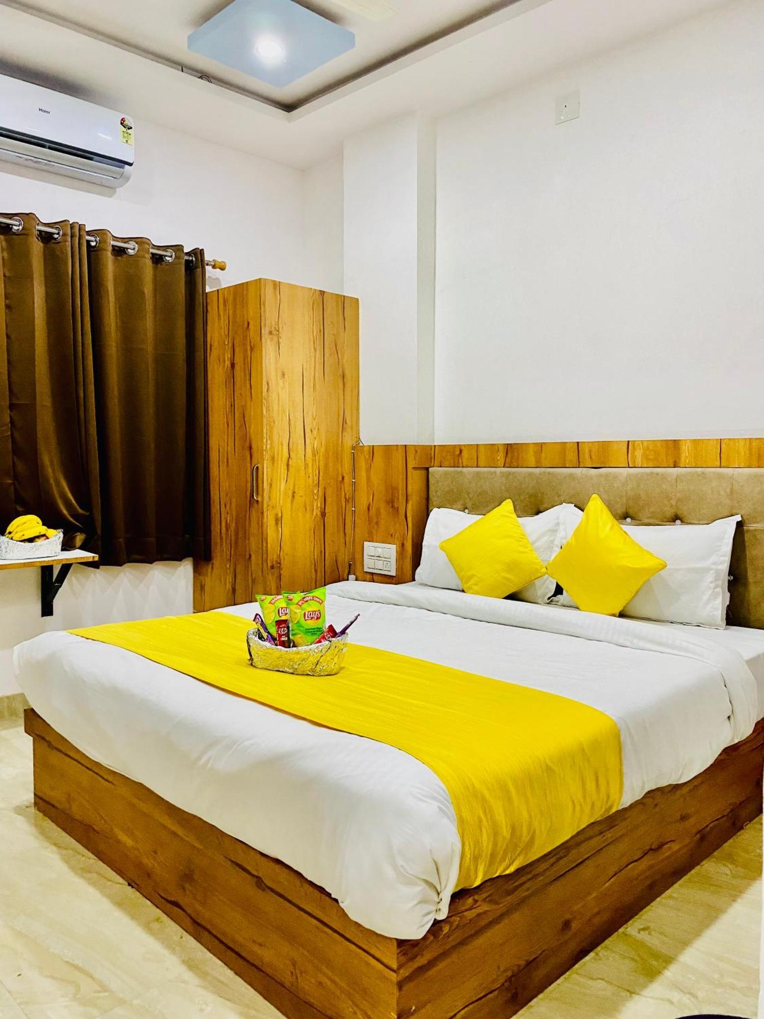 Hotel Vallabh A Lake Facing Balcony Udaipur Exterior photo